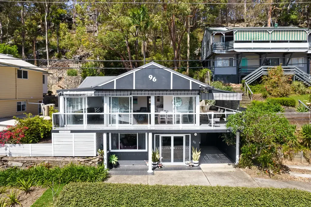Pretty Beach 3 Bedroom Tranquil Coastal Living with Superb Investment Opportunity.