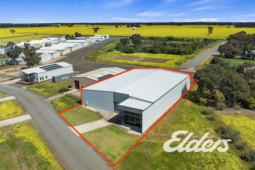 Yarrawonga 1ਬੈੱਡਰੂਮ Prestige Aircraft Hangar in Thriving Yarrawonga Tourist Hub.