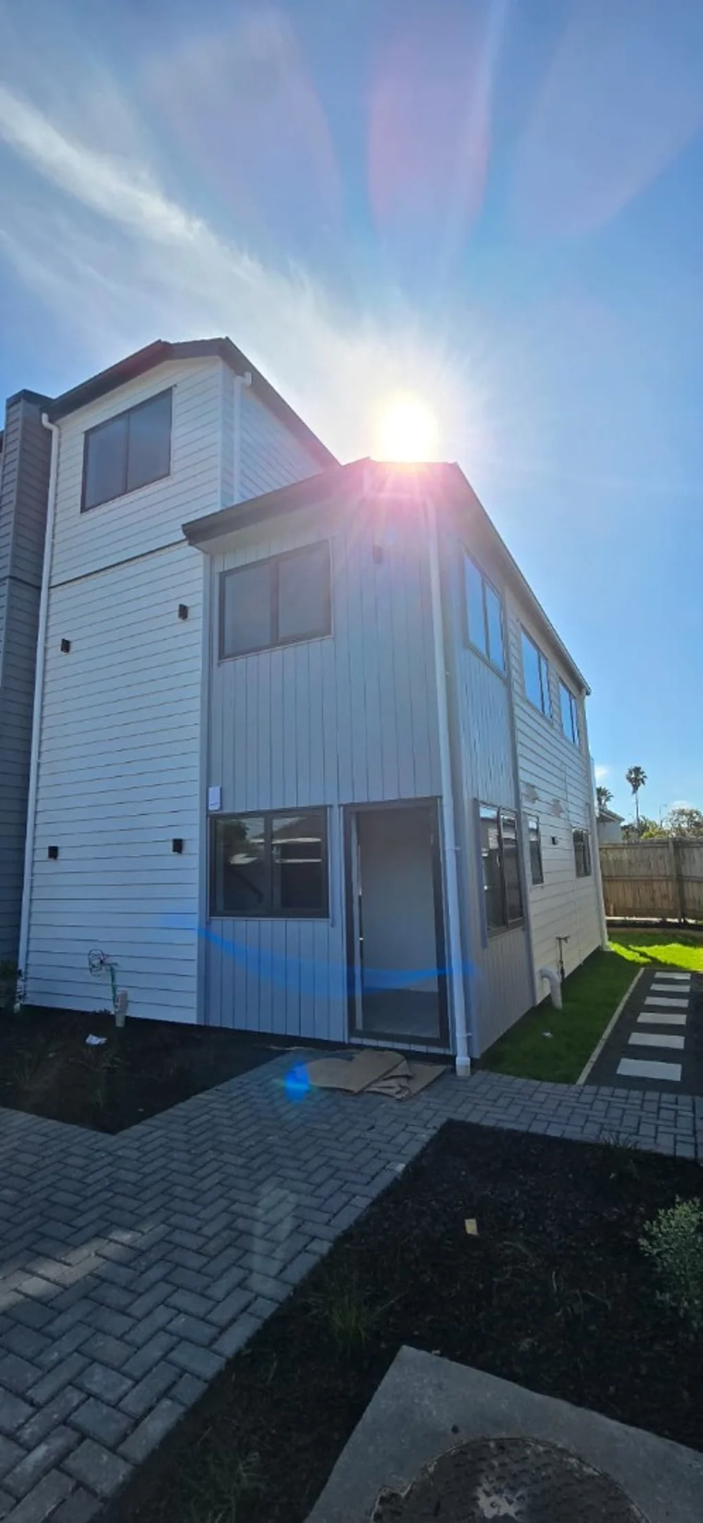Fresh, modern living in Mangere East - Brand new 3 level home!