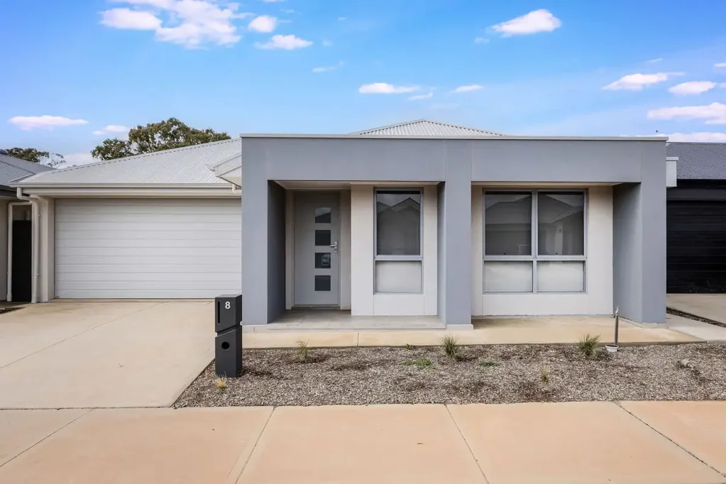 8 Cornwall Street, Munno Para Downs, SA 5115