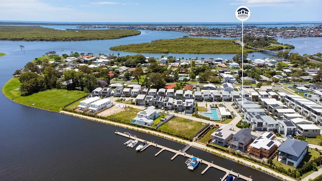 Hope Island 3 Bedroom Modern Lifestyle Living.