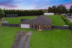 5 Leonie Court, Cardigan Village