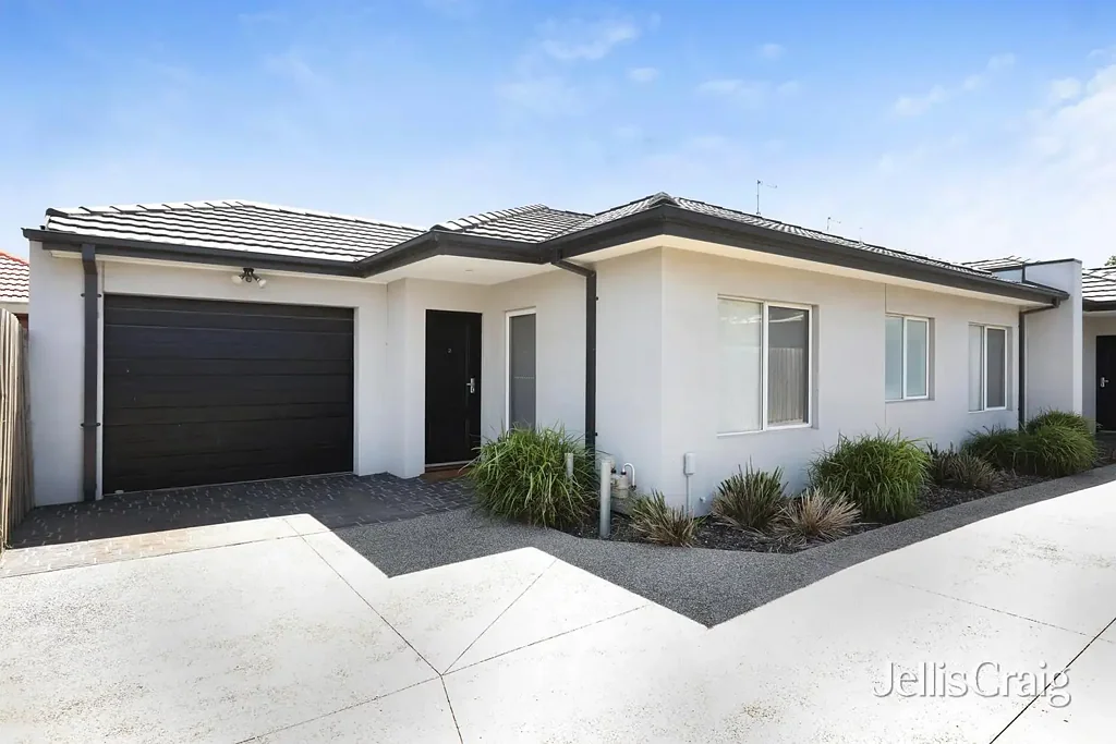 2/4 Carlsson Court, Brooklyn, VIC 3012