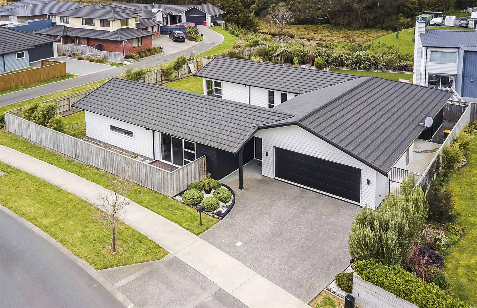 36 Banks Boulevard, Whitby, Porirua, 4 Kuwarto, 0 Banyo