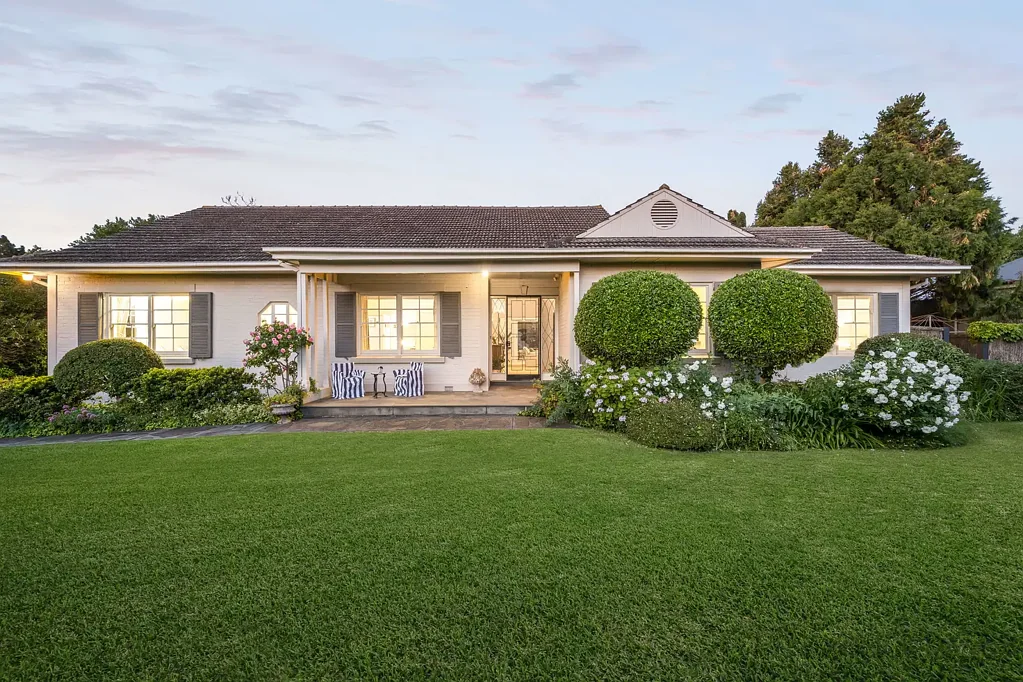 Walkerville 4房  COLONIAL GRACE AND GRANDEUR - AN ENCHANTING GARDEN SETTING ON PRESTIGIOUS CORNER ALLOTMENT