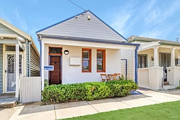 4 Young Street, Cooks Hill
