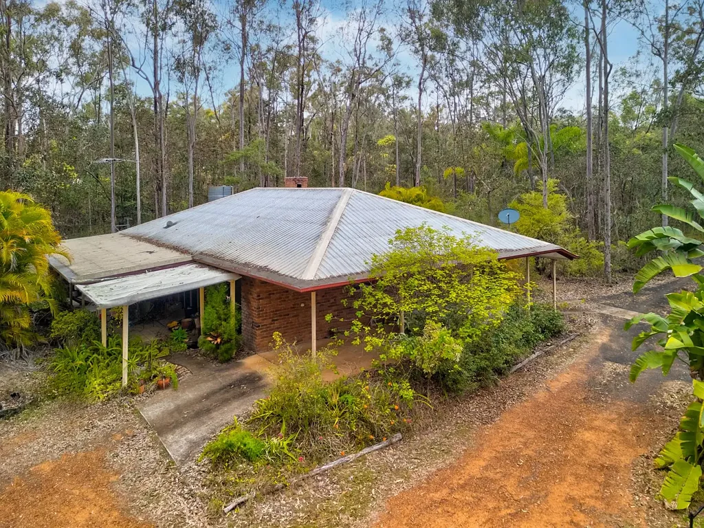 Esk 3ਬੈੱਡਰੂਮ Hidden  Acreage Sanctuary only minutes to Picturesque ESK!