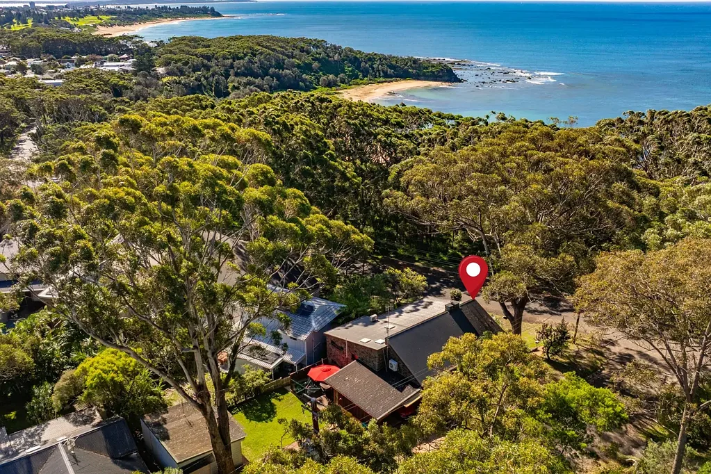 Bateau Bay 4ਬੈੱਡਰੂਮ Rare Ocean Views In Elevated Leafy Location Opposite Beach - Immaculate Solid Brick Home – Never Before Sold