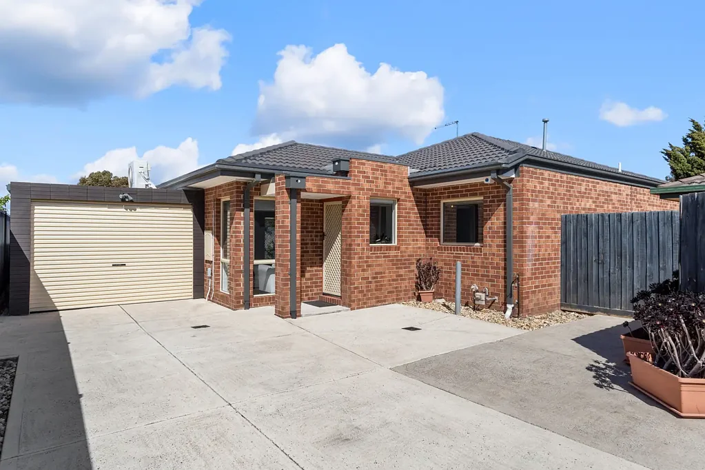 2/4 Enid Court, Hillside, VIC 3037