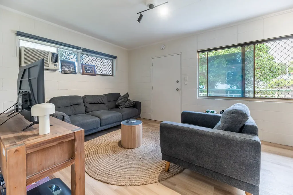 FURNISHED ENTRY LEVEL APARTMENT