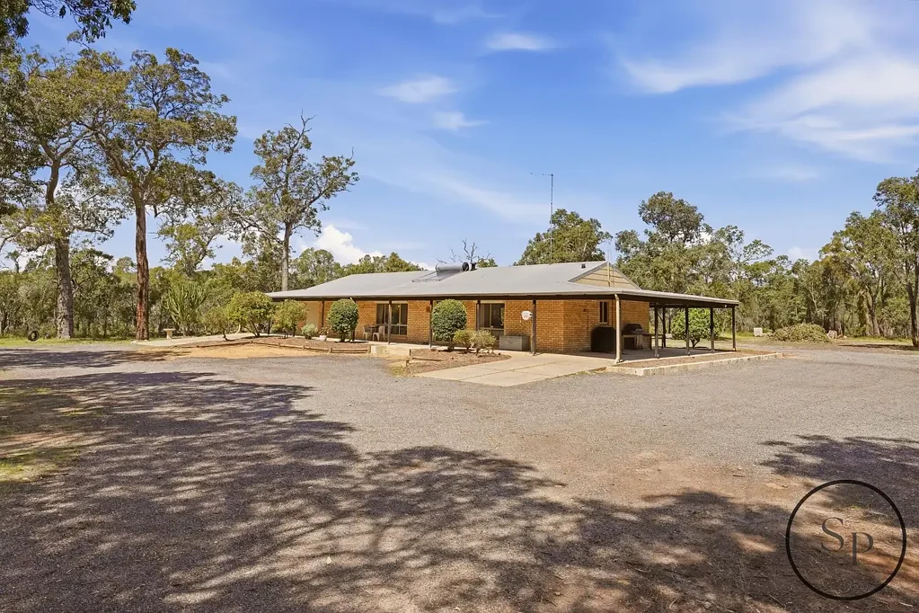 Stake Hill 4침실 5 Acres of Privacy, Space & Country Charm - Stake Hill | A Lifestyle You Will Love Coming Home To