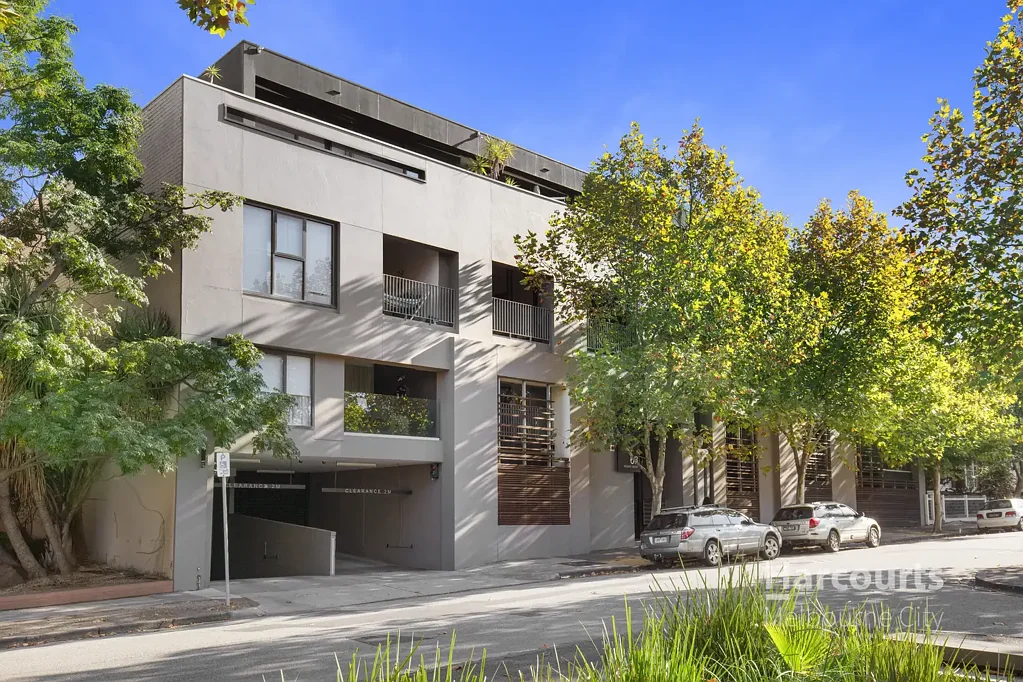 Enjoy St Kilda: Stylish, Updated Apartment with Parking!