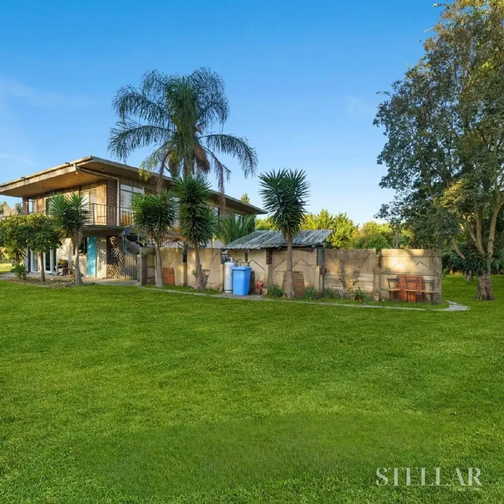 Charming Rural Retreat at 8 Olive Rd, Devon Meadows
