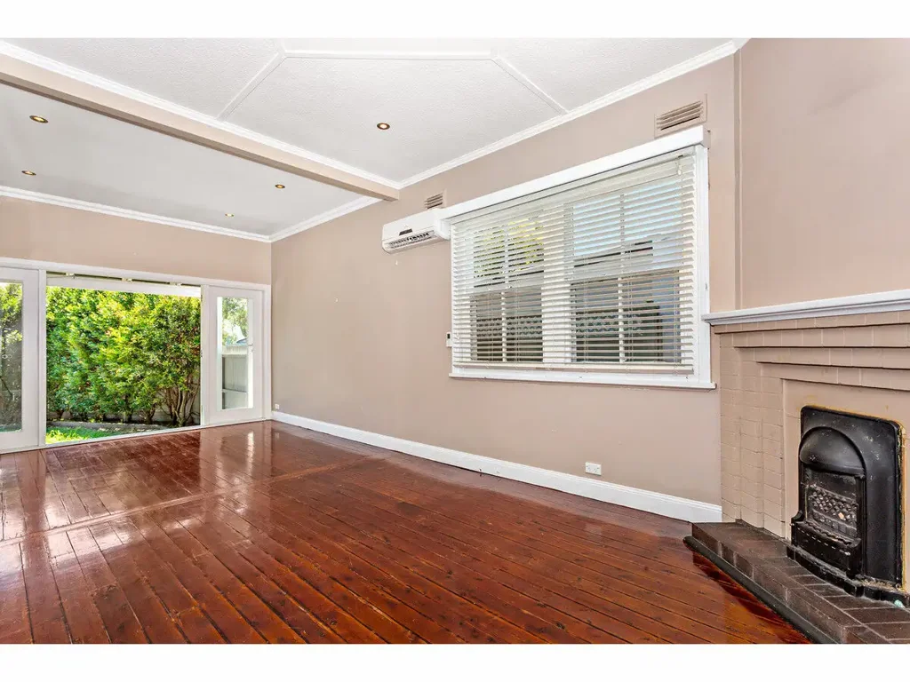 CHARMING ADAMSTOWN HOME WITH ALFRESCO AND LOW-MAINTENANCE YARD