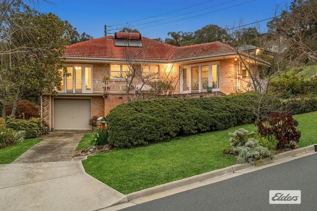 Albury 3Moenga 1950s Character, Central Convenience & An Elevated Outlook