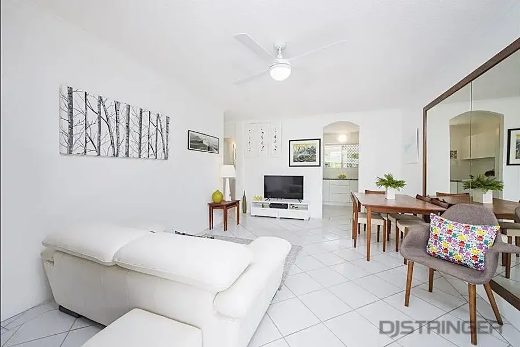 PET FRIENDLY PARKSIDE LIVING - moments from the beach