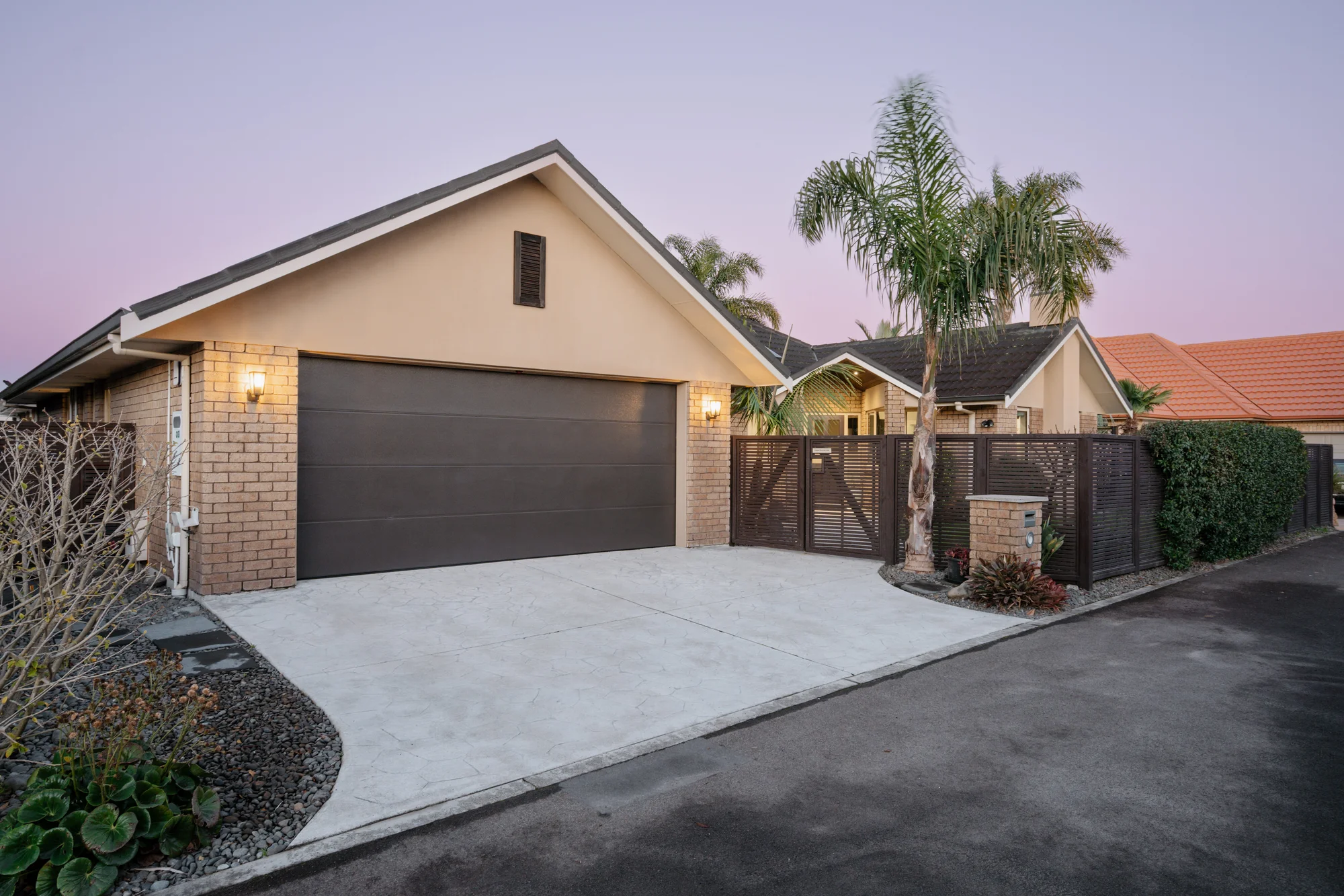 Papamoa 4 Bedroom Beach Live & lock and Leave