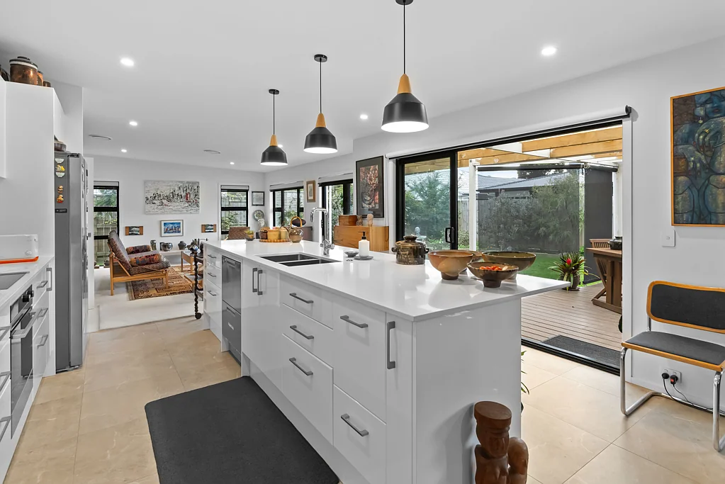 Otaki 3બેડરૂમ Exceptional Home + Studio in Sought-After Location