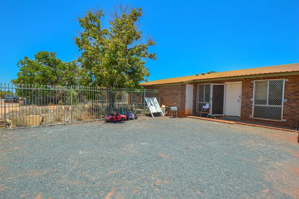 South Hedland 1બેડરૂમ SOLID BRICK HOME THAT HAS NO STRATA FEES