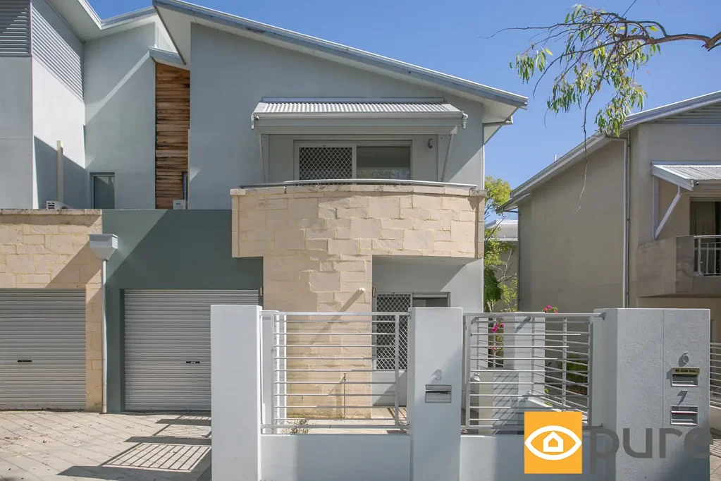 THREE BEDROOM TOWNHOUSE IN THE PERFECT LOCATION