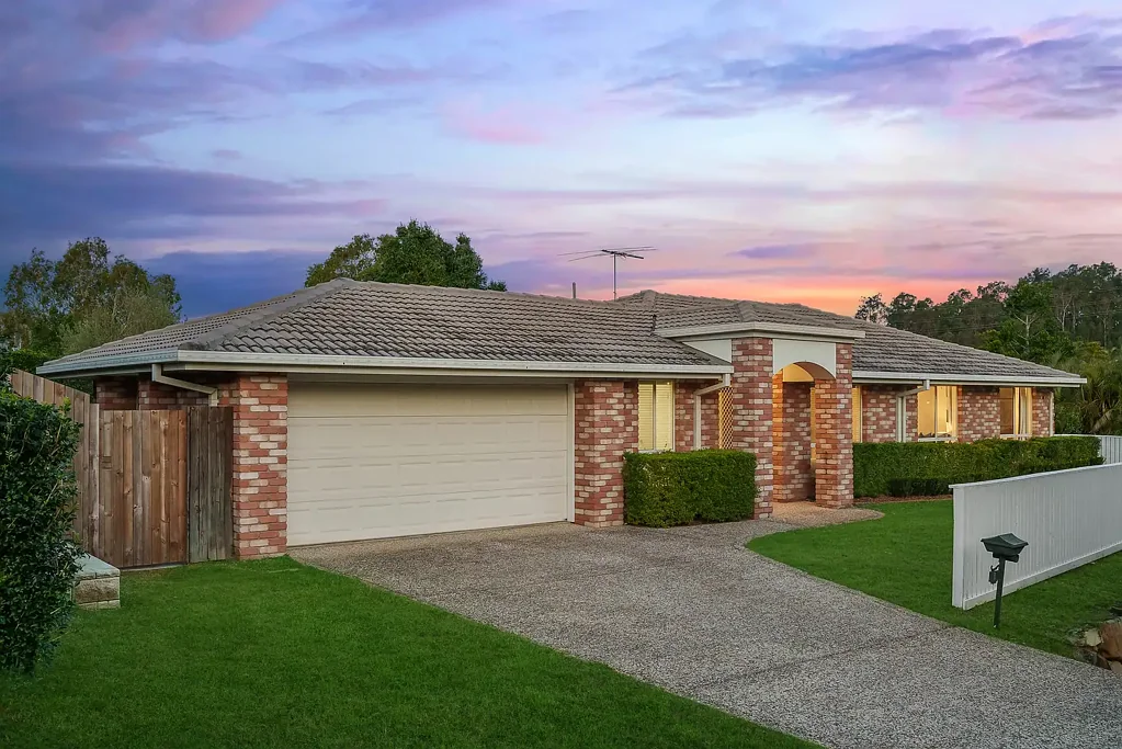 Ferny Grove 4Kwarto Immaculate Low Set Living With Serene Elevated Outlook