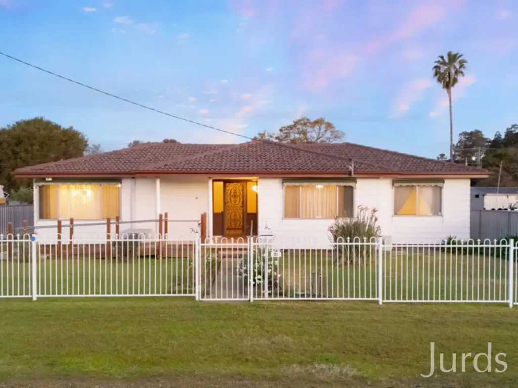 Cessnock 3房  Move-In Ready Home with Huge Triple Garage & R3 Zoning!