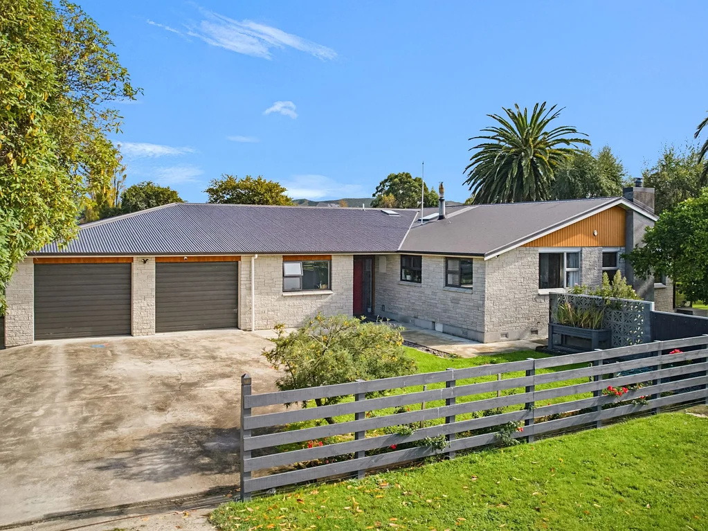 Woodville 4房  Family- sized Living with Studio Flexibility