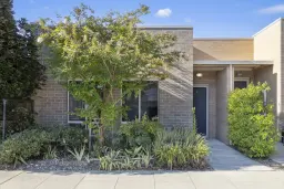 4/35 Clare Burton Crescent, Franklin