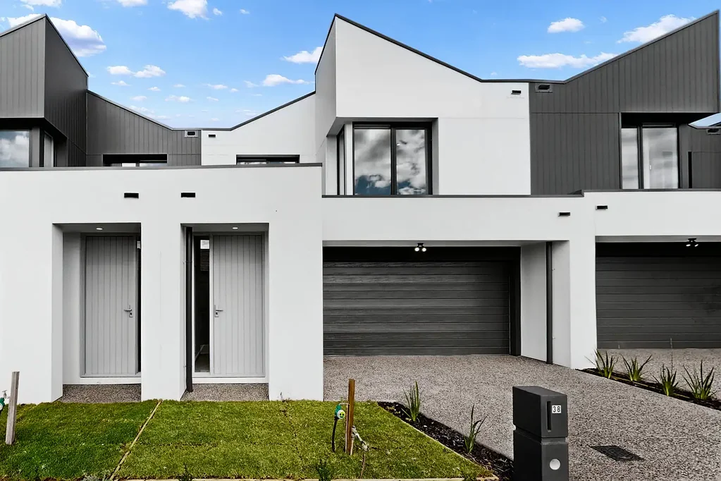 Modern Family Living in Kingsfield Estate