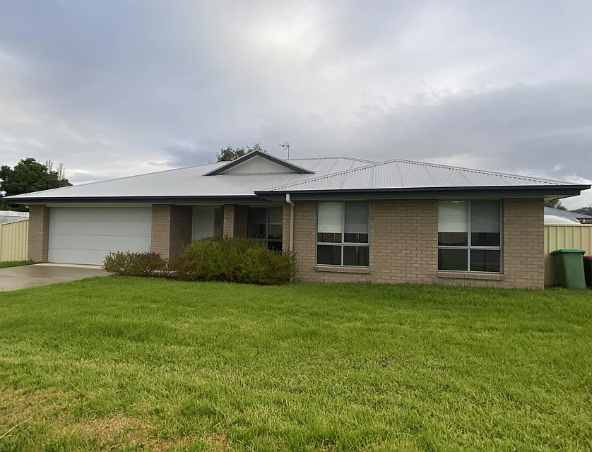 86 Carstens Street, Lavington, Riverina, 4 Bedrooms, 2 Bathrooms, House