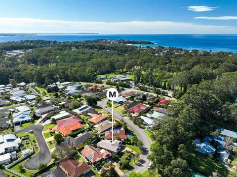 Mollymook Beach 4 Bedroom Bright and Inviting 4-Bedroom Home in Prime Location