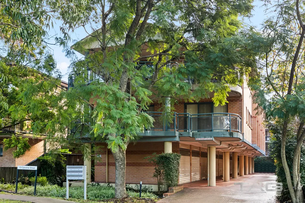 PRIVATE & SPACIOUS LIVING IN PRIME WESTMEAD LOCATION!