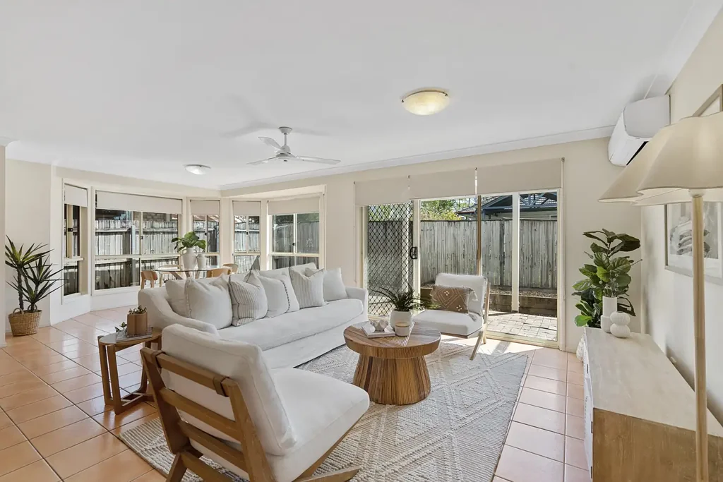 Rocklea 3房 低层、低维护住宅，位于 Rocklea 中心！ Low-Set, Low Maintenance Home In The Heart of Rocklea!