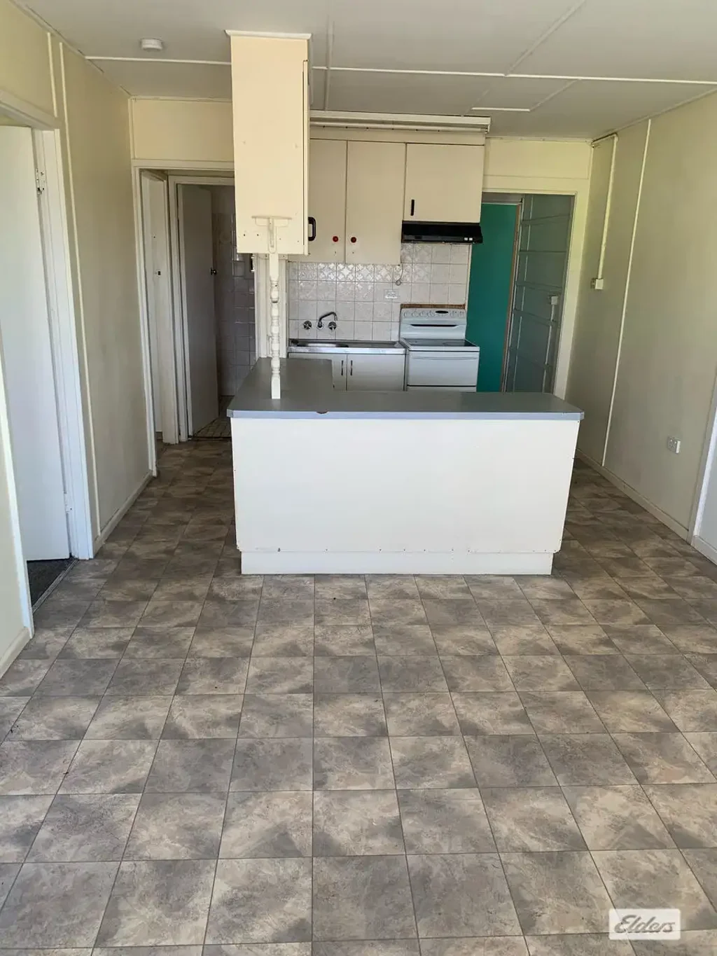 2 bedroom unit including electricity & water
