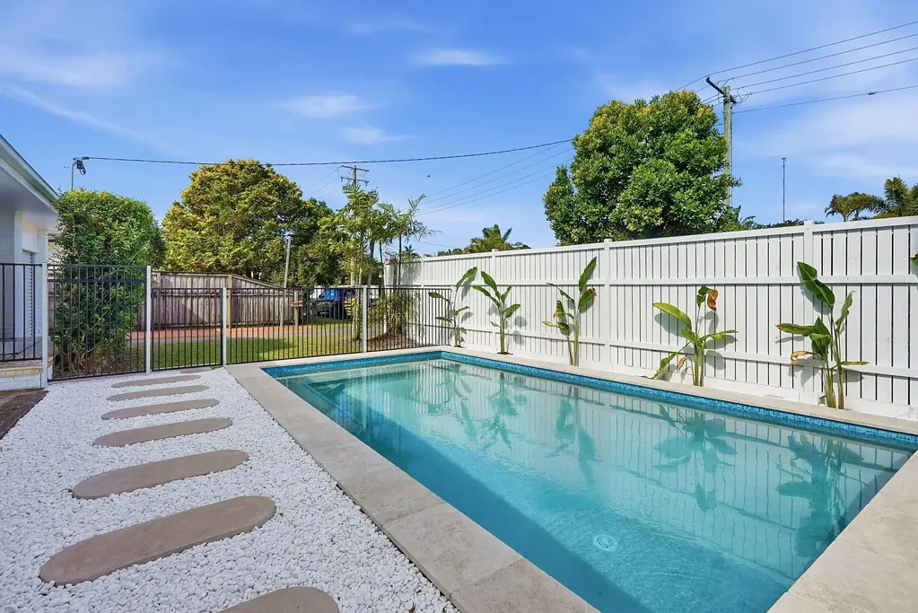 Palm Beach 3कमरा Relaxed Coastal Living with Magnesium Pool in a Prime Palm Beach Location