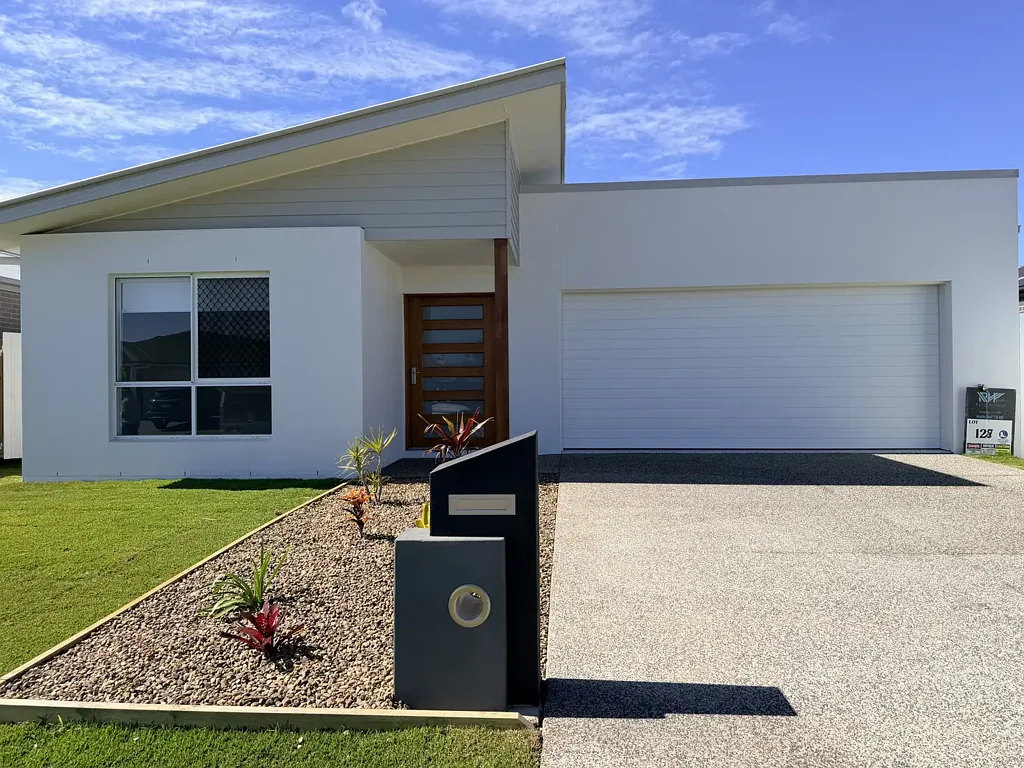 WELCOME TO THIS BRAND NEW EXECUTIVE FAMILY HOME IN THE HIGHLY SOUGHT-AFTER HUNTINGDALE ESTATE.