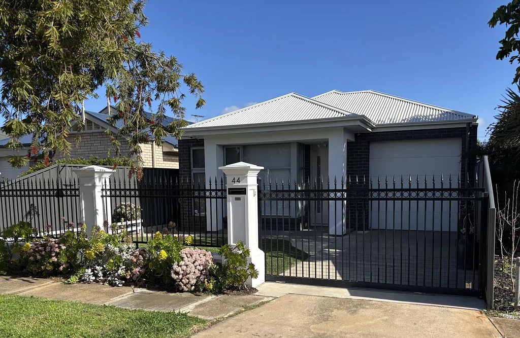 Low Maintenance Courtyard Family Home