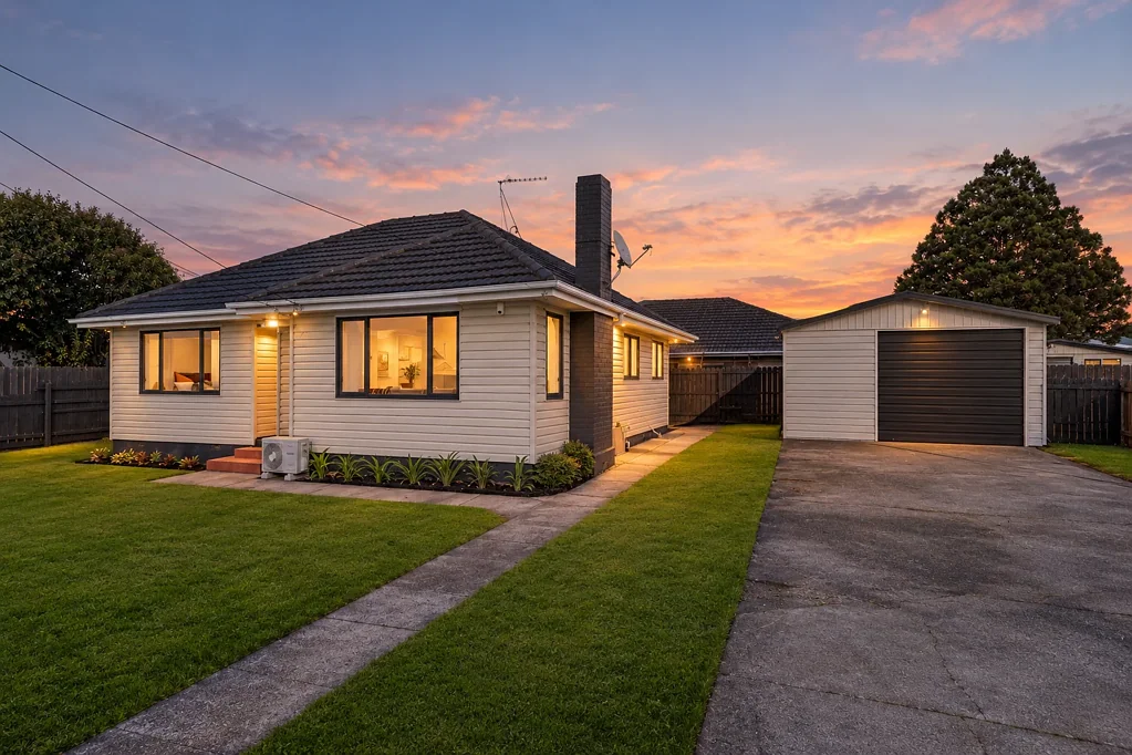 Papakura 3房  ROAD FRONTAGE, FREEHOLD & FULL OF POTENTIAL!