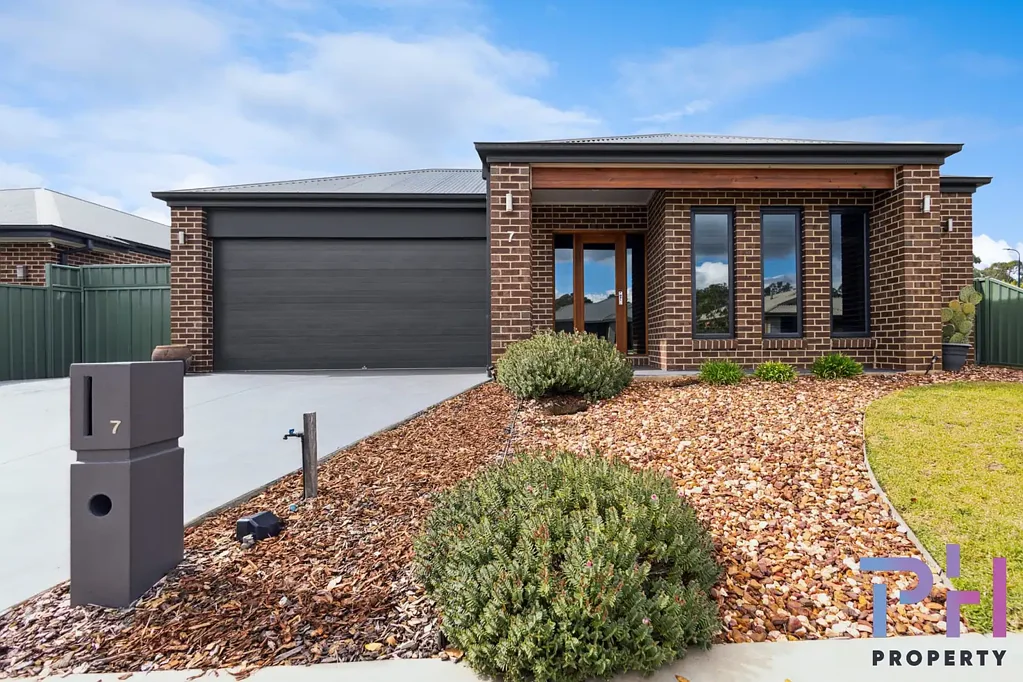 MODERN FAMILY HOME WITH SPACE FOR EVERYONE
