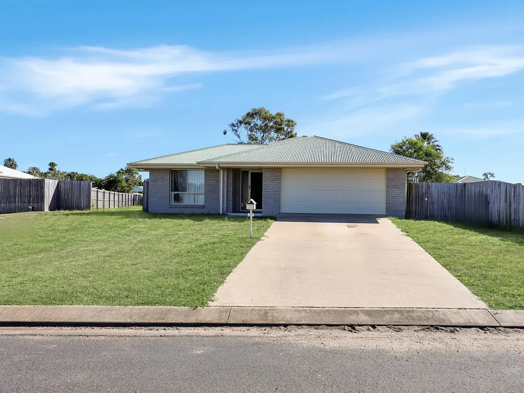 4 Balmoral Court, Moore Park Beach, QLD 4670