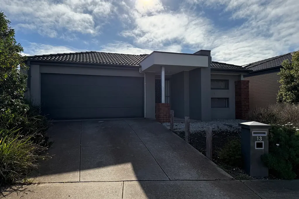 Beautiful 4 Bedroom Home in the Riverina Estate