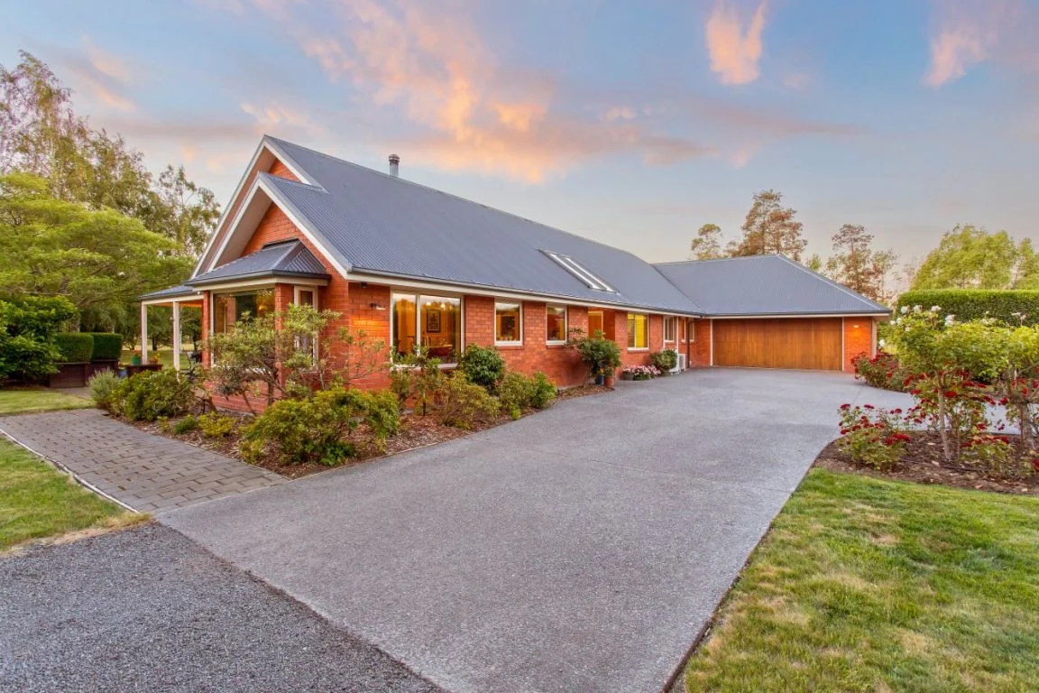 Swannanoa 4બેડરૂમ * UNDER OFFER * Private Retreat / Copious Garaging