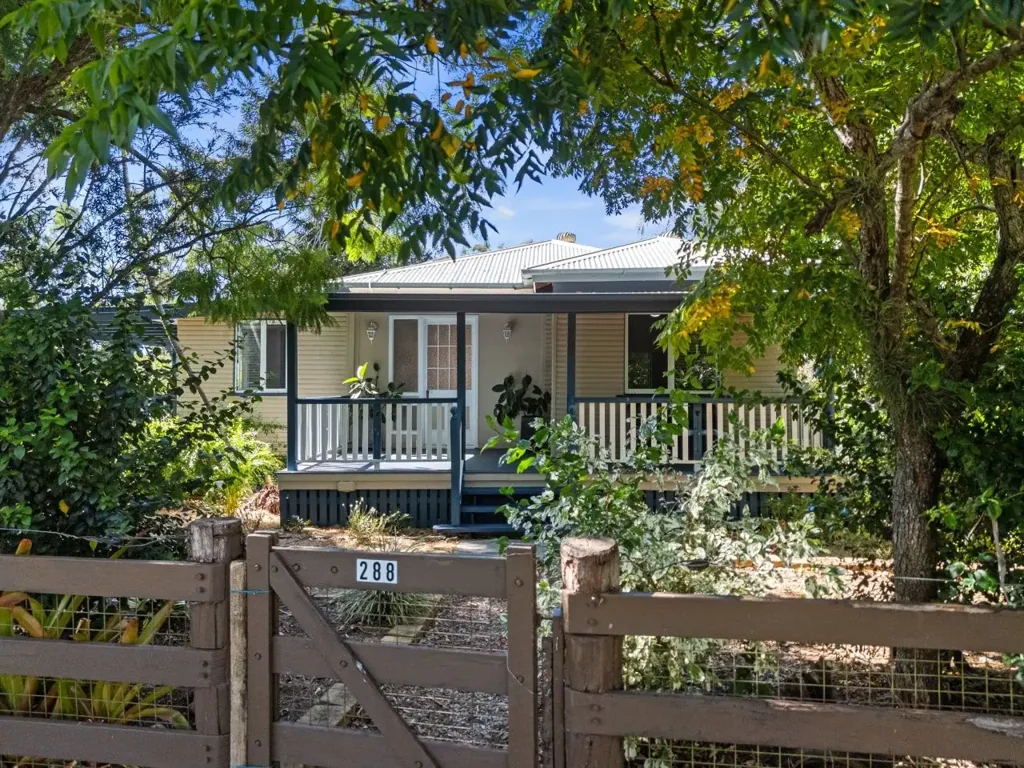 Jones Hill 3房  Stunning Character Home on 5 Private Acres