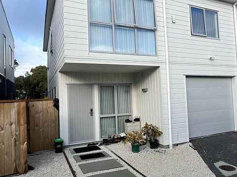 Beautiful townhouse in heart of Papatoetoe