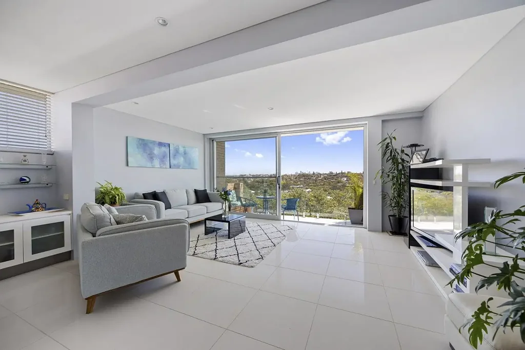 Two Bedroom Apartment with Views of the Ocean And City Skyline