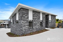1/99 Oakdowns Parade, Oakdowns