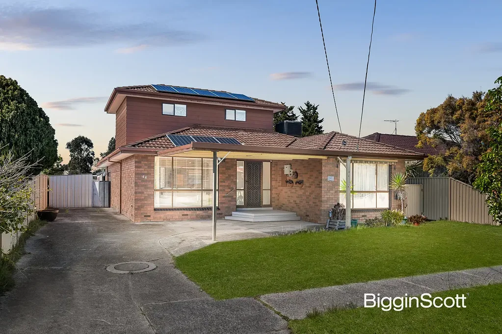 Keysborough 4कमरा SPACIOUS FAMILY DESIGN IN HIGHLY CONVENIENT SETTING!