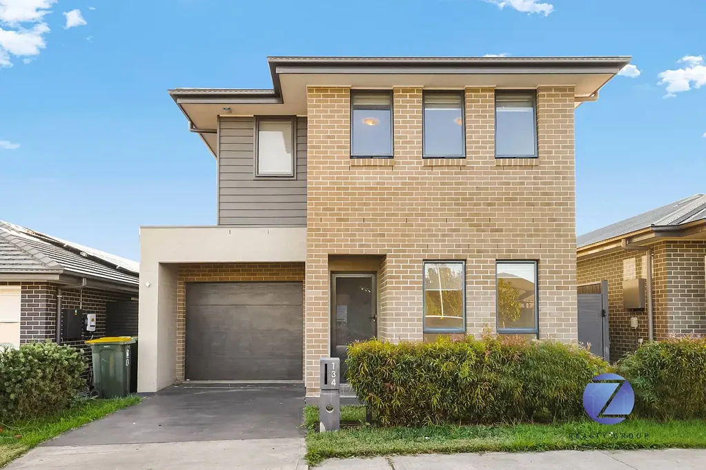 Modern 4 Bedroom Family Home with additional study/office