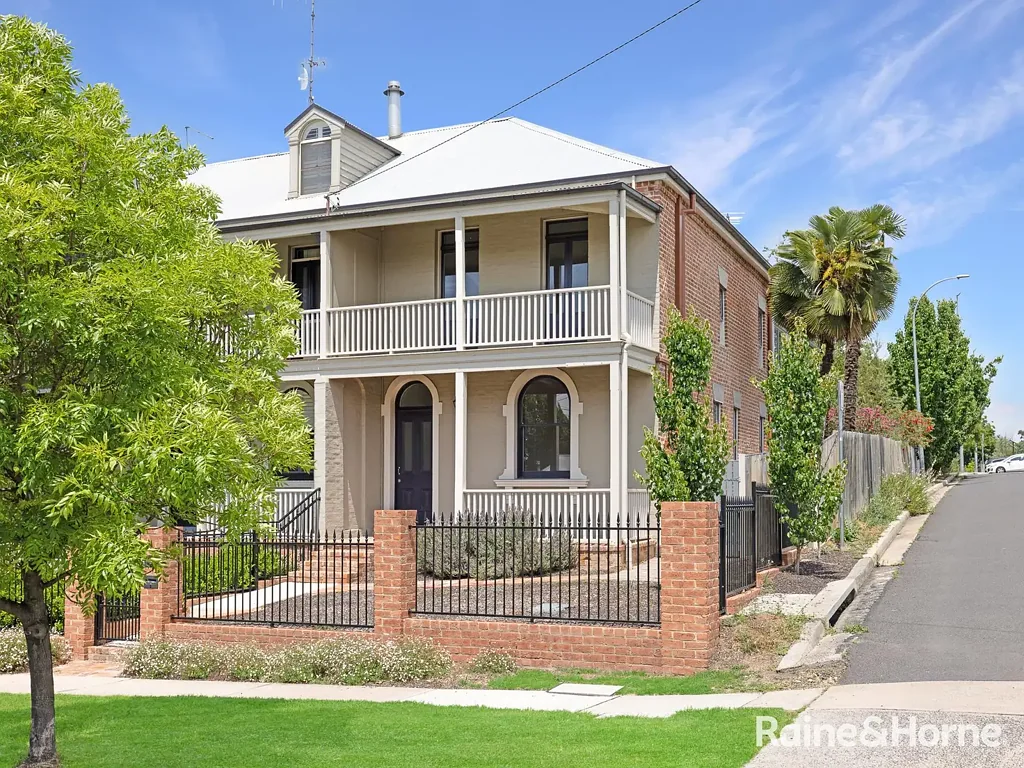 Bathurst 7房  HERITAGE CHARM WITH A MODERN TWIST - PLUS A SELF-CONTAINED COTTAGE