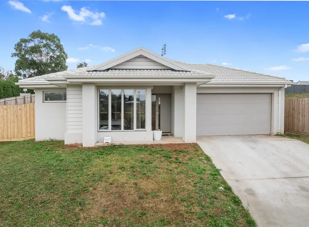 Leongatha 4Zimmer Modern comfort in a serene setting